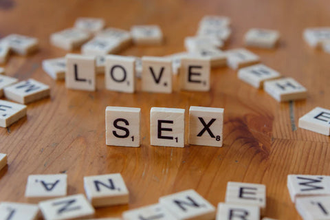 Chicotes e Máscaras para Elevar a Intimidade e Sensualidade