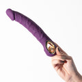 Lubrificação recomendada com produtos da marca Crushious para uma experiência ainda mais prazerosa com o Vibrador Realistico Magnus Roxo.