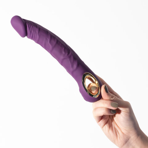 Lubrificação recomendada com produtos da marca Crushious para uma experiência ainda mais prazerosa com o Vibrador Realistico Magnus Roxo.