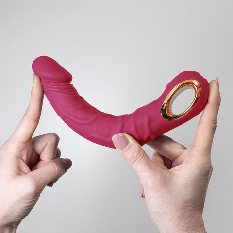 Vibrador Realistico Magnus Rosa em ambiente de relaxamento, ideal para momentos de prazer pessoal.