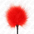 Plumas KINK Vermelhas de 27 cm em diferentes ângulos, perfeitas para adição a fantasias e fantasias.
