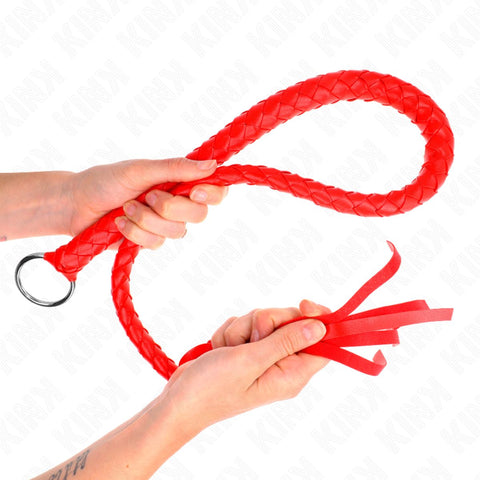 Ambiente de sedução com o Chicote de Serpente Vermelho KINK 65cm, ideal para complementar suas fantasias com uma peça de qualidade.