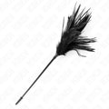 As Plumas KINK Pretas de 45 cm trazem suavidade e sedução ao jogo, perfeitas para acariciar a pele e criar uma atmosfera de expectativa em suas práticas BDSM.